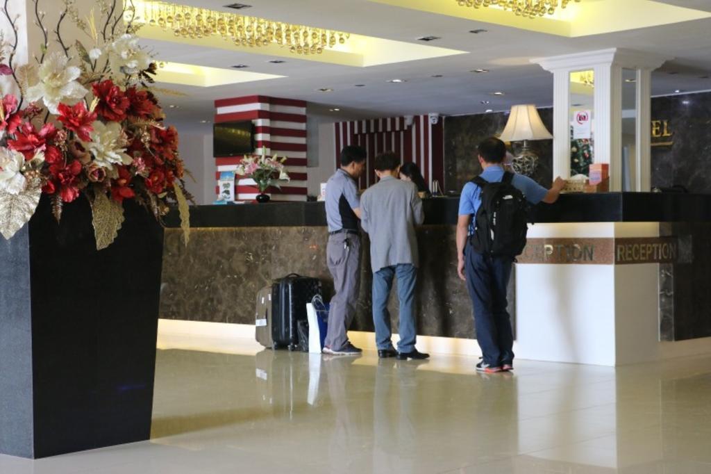 You Eng Hotel Phnom Pen Exterior foto