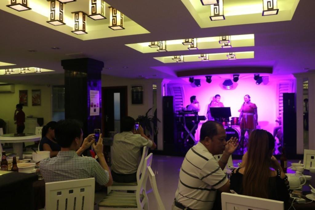You Eng Hotel Phnom Pen Exterior foto