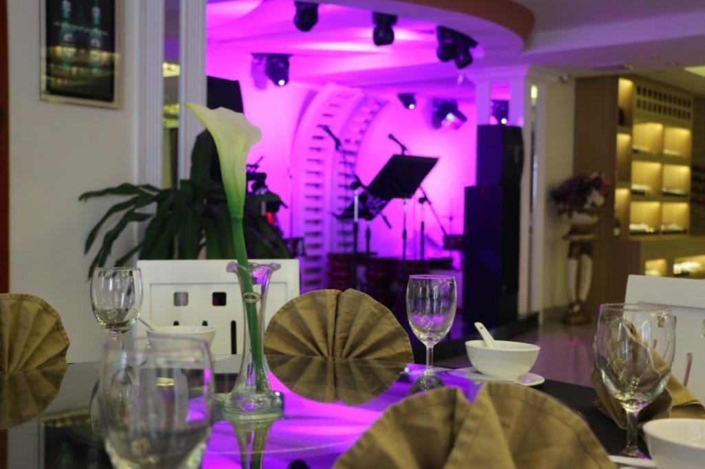 You Eng Hotel Phnom Pen Exterior foto